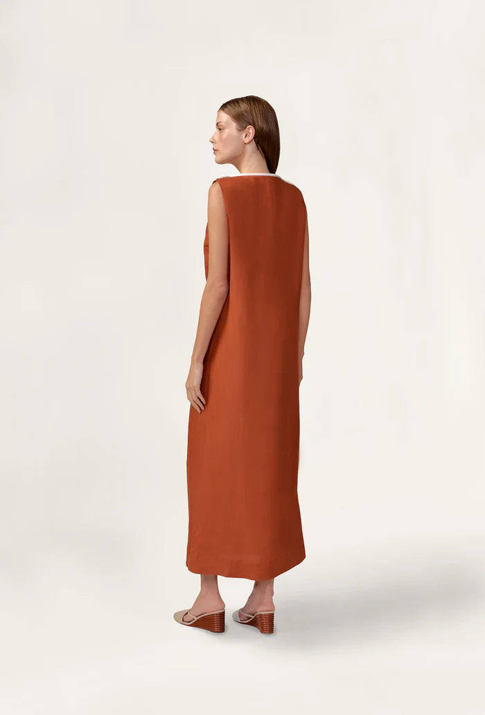 Model wearing the Bicolor Deep V-Neck Maxi Dress front color cognac made with 55% viscose 45% Linen, styled for resortwear look