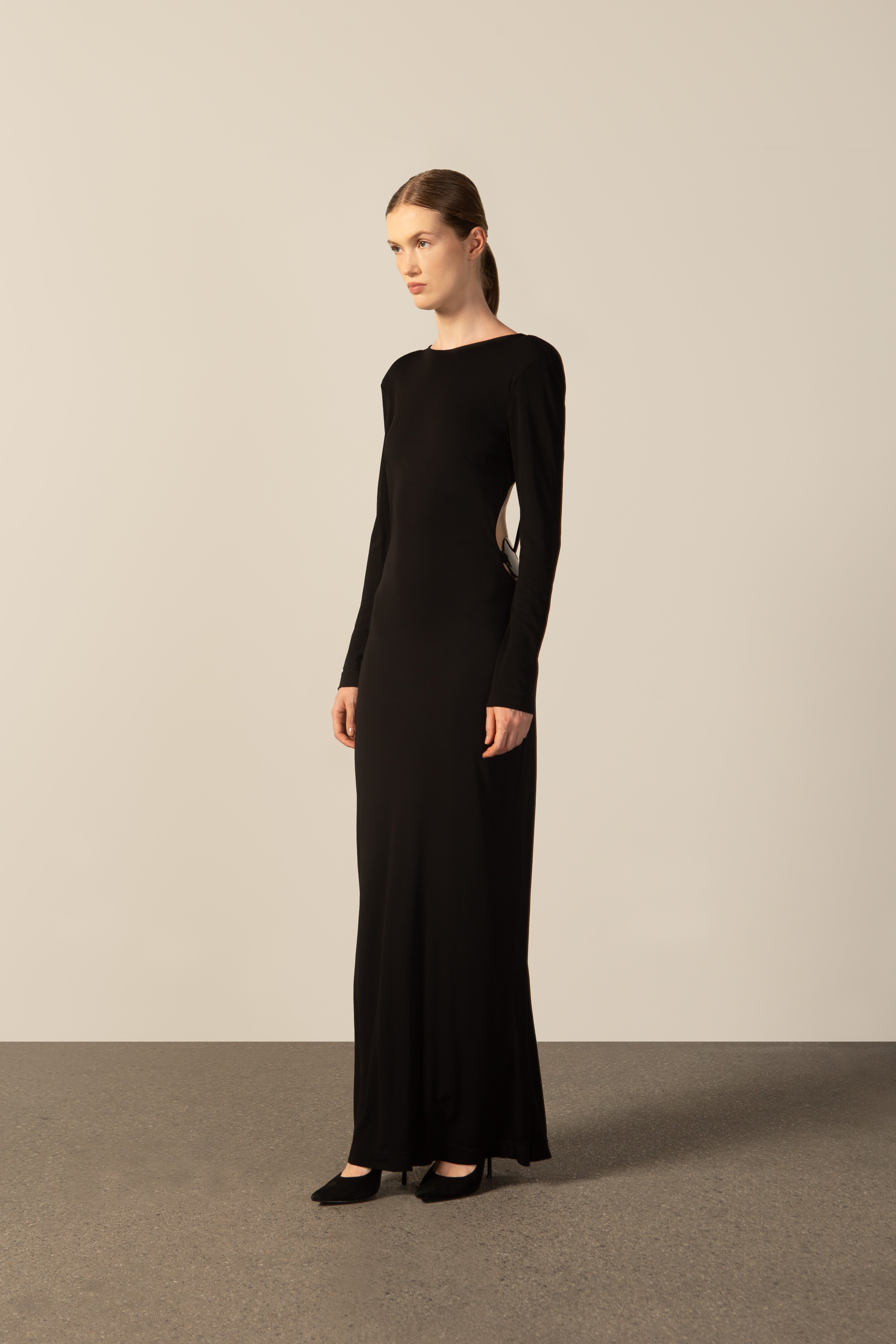 Model wearing the Geometric Long-Sleeved Bare-Back Long Dress black front from the HS25 with 92% Polyester 8% Polyamide styled for a date look.