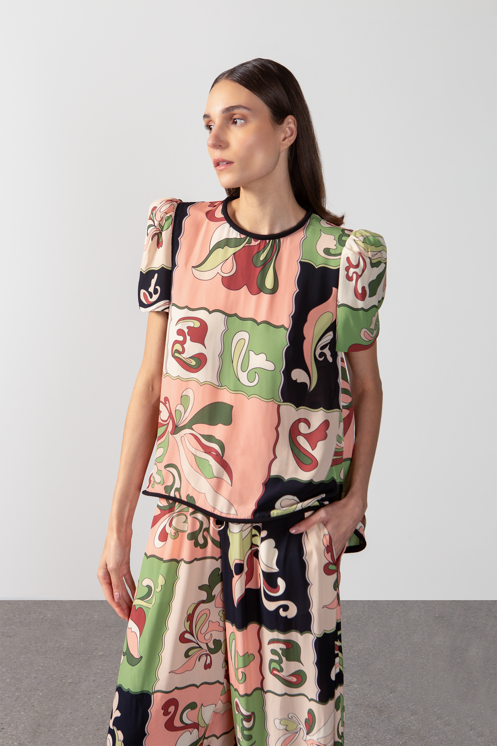 Model wearing the namorata Puff-Sleeve Blouse color green made with 100% viscose, styled for resortwear look