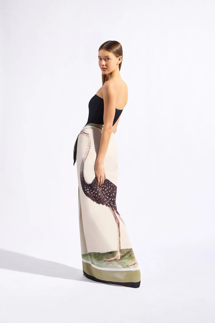 Model wearing the Ostrich Panneau back color black made from 100% viscose fabric, styled for a post-beach look