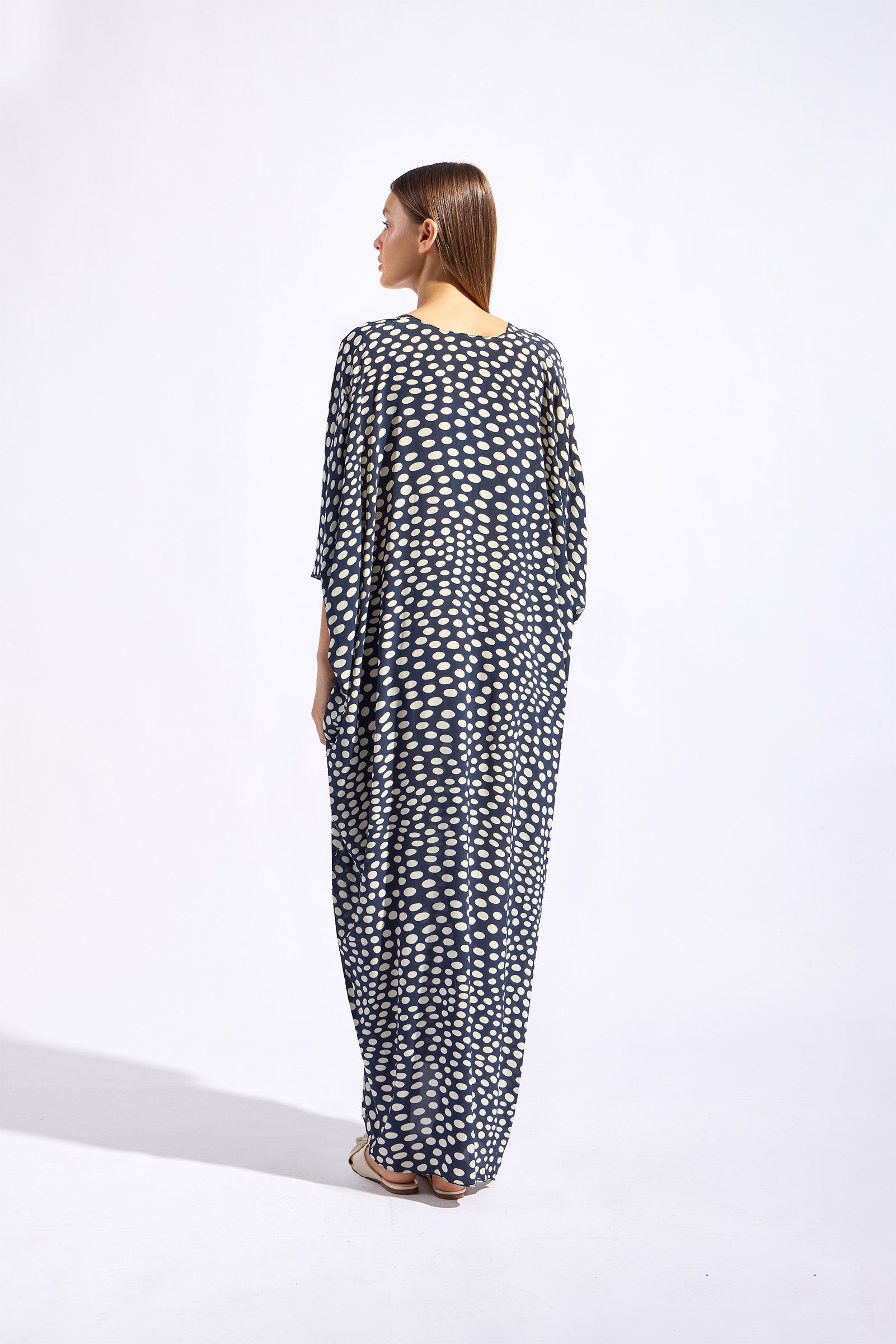 Model wearing the Pois Long Kaftan back navy styled for a resort look