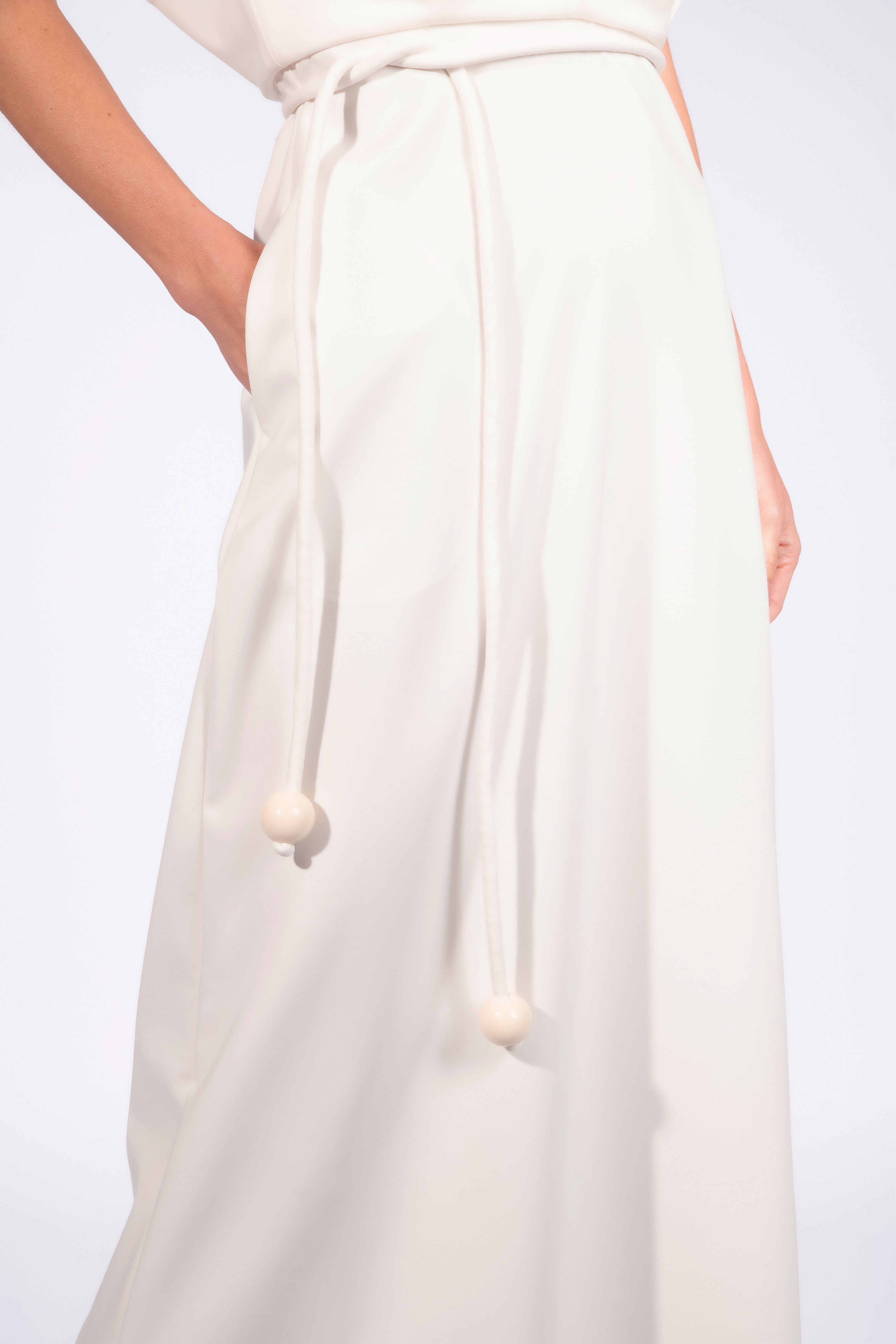 Model wearing the Solid Maxi Dress front detail bottom color off white made with 52% Cotton 45% Polyamide 3% Elastane, styled for resortwear look