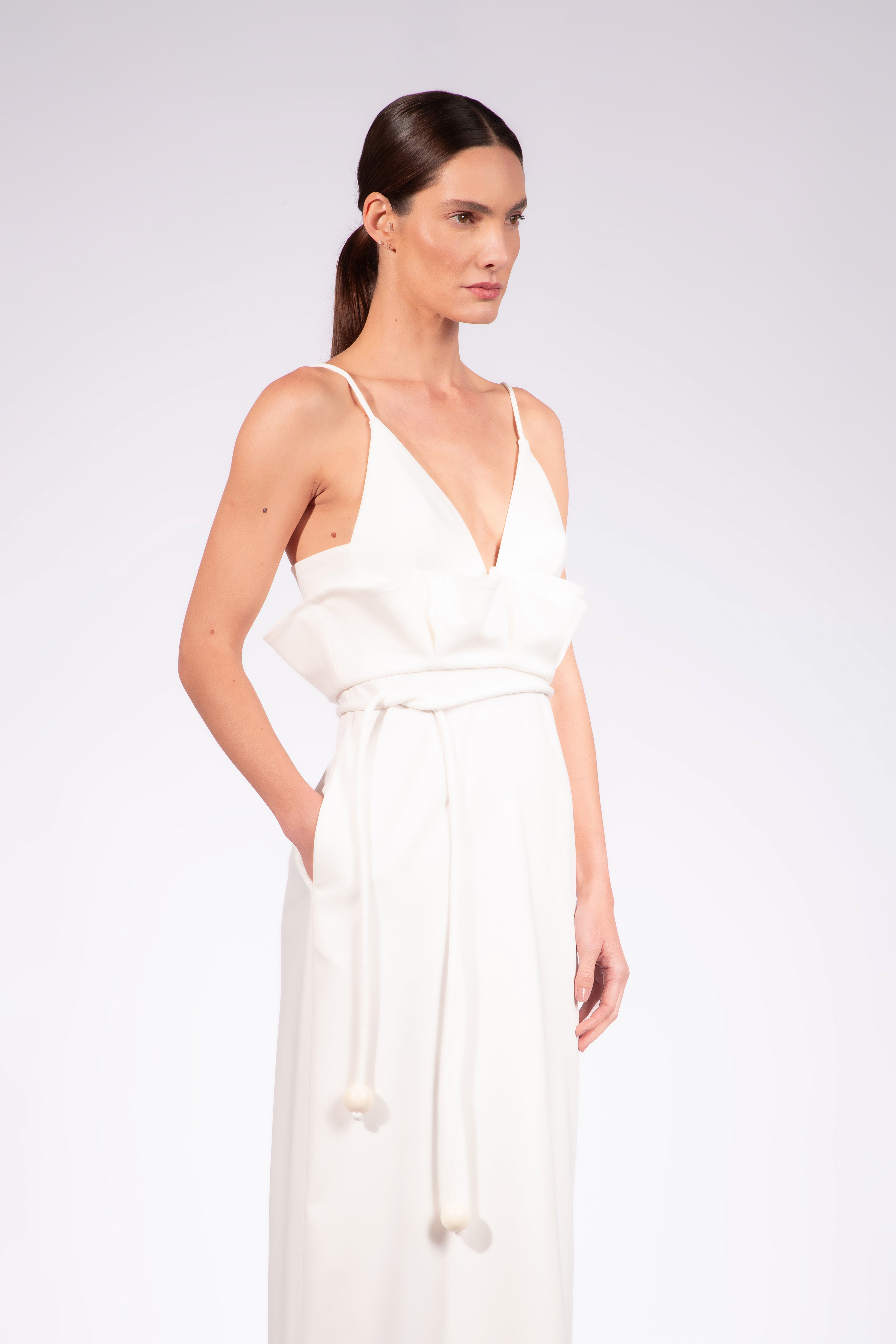 Model wearing the Solid Maxi Dress front look color off white made with 52% Cotton 45% Polyamide 3% Elastane, styled for resortwear look