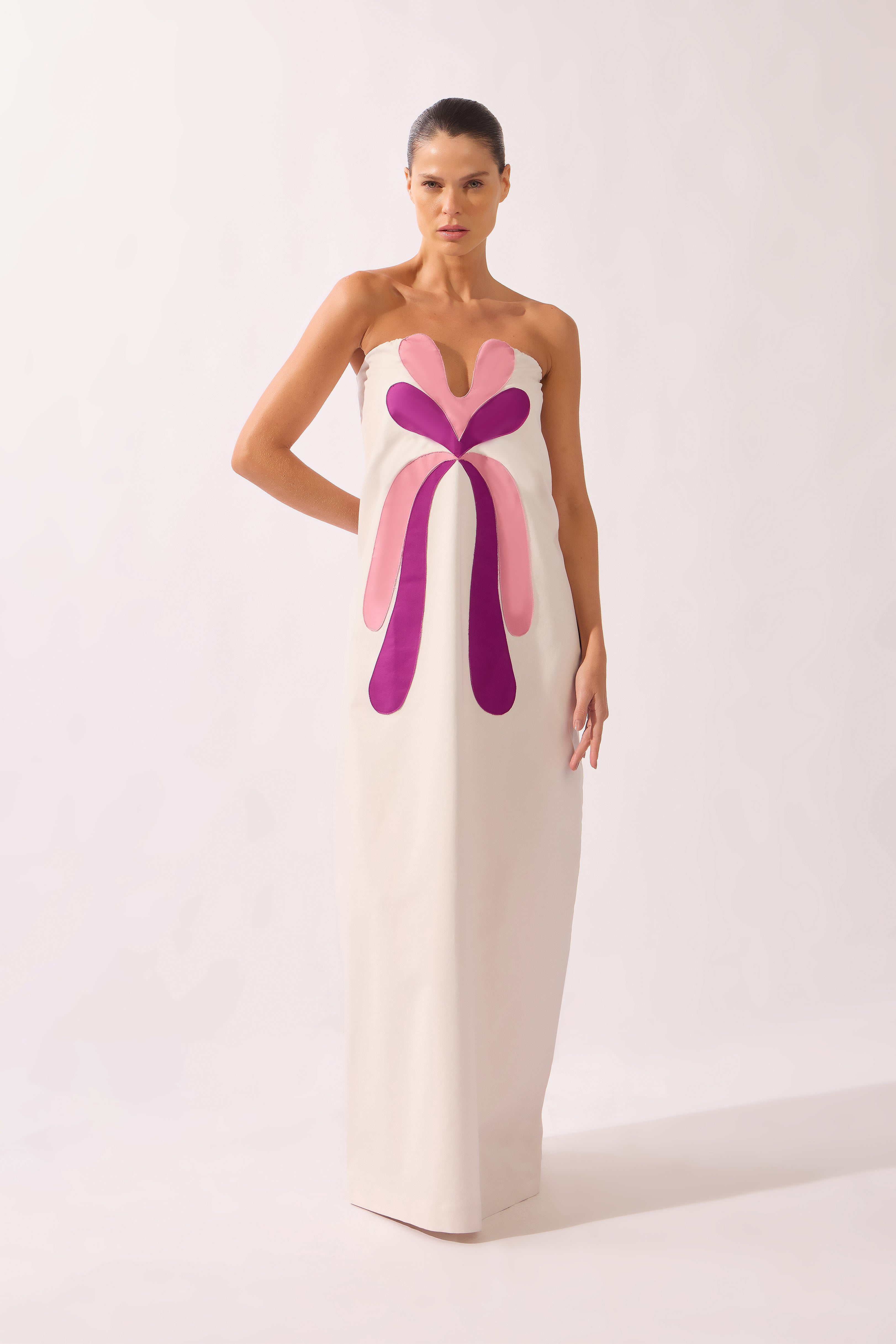 Model wearing the Structured Maxi Dress front color off white, made from 97% cotton 03% elastane, styled for a dinner look