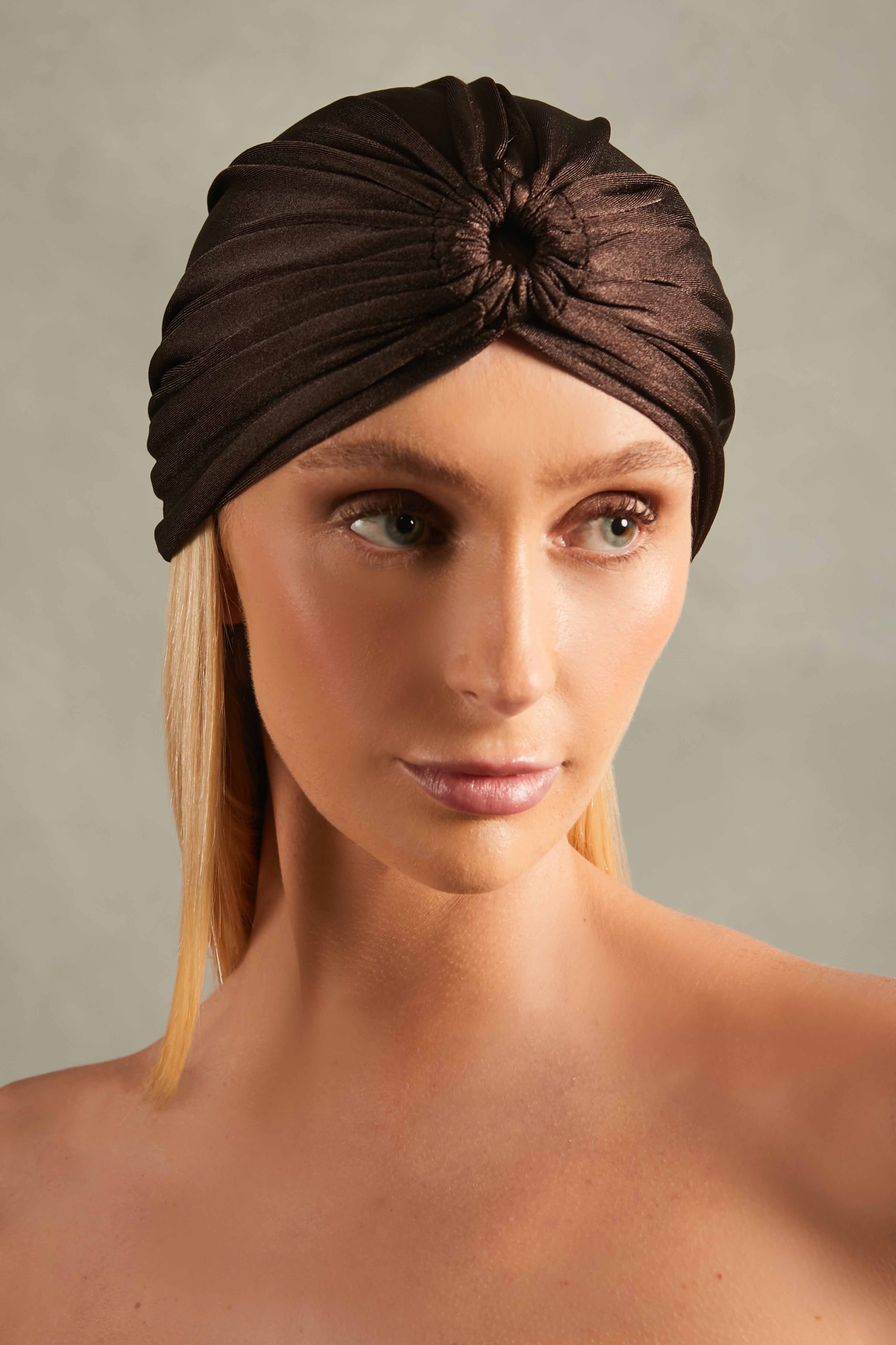 Model wearing the Timeless Headband color coffee on 85% Polyamide 15% Spandex fabric for a summer look