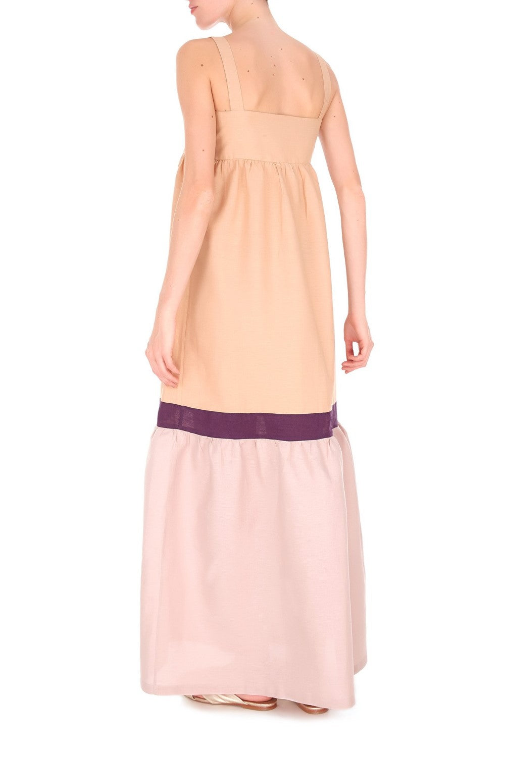 Think about easy-going pieces like this charming tricolor dress for your next vacation. It´s crafted from linen with a square neckline and wide straps
