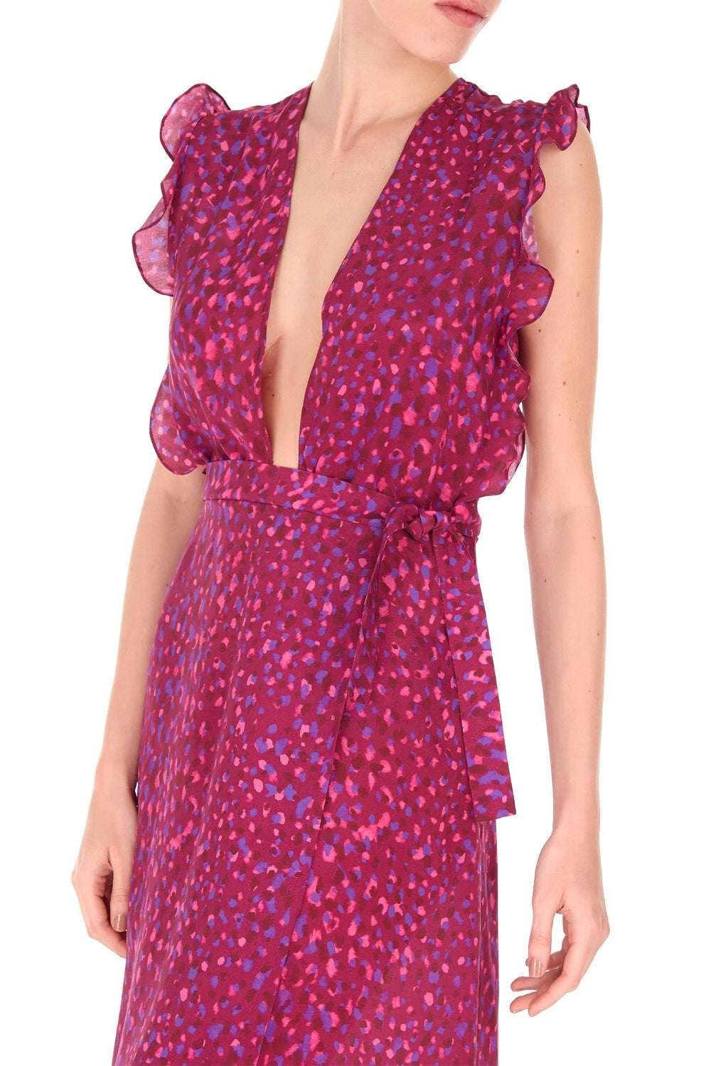 The beauty of this midi dress is that you can wear it for so many different occasions- on an evening out with sandals, or we love it with flat sandals for lunch with girlfriends