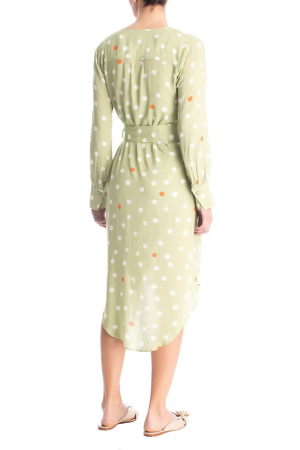 This retro polka dot midi robe comes in a loose silhouette with a matching belt at the waist for a perfect fit