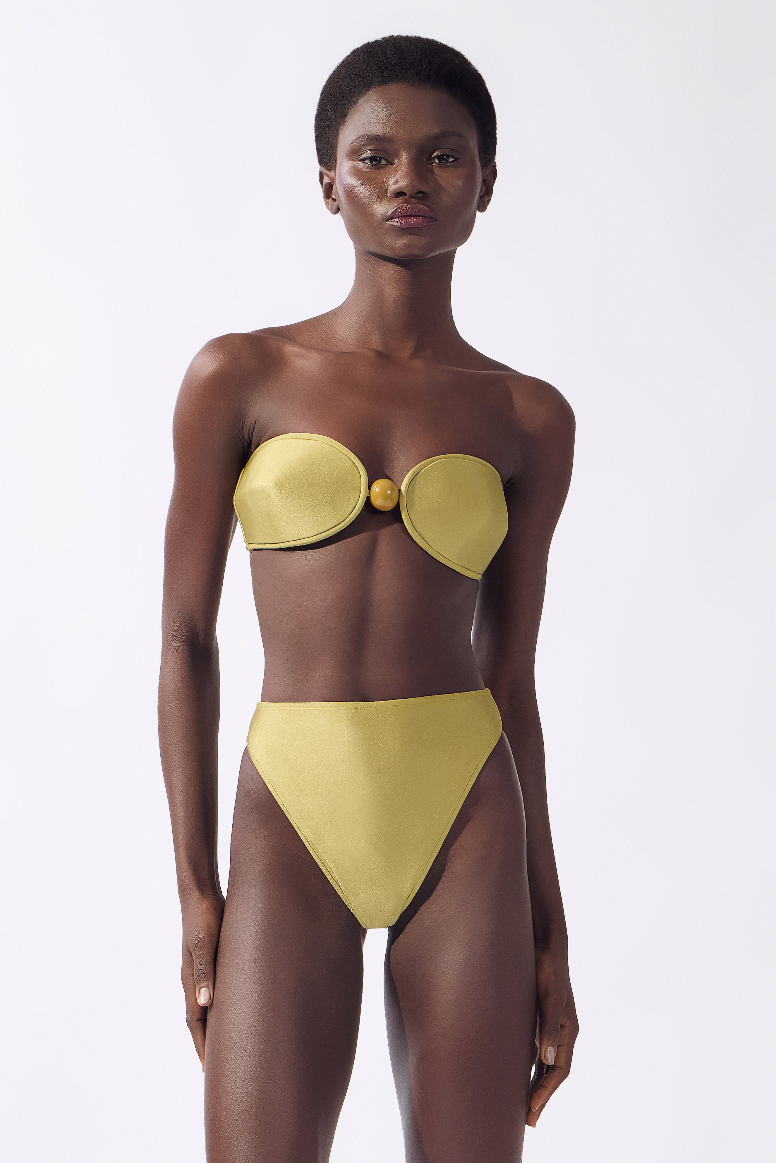 Model wearing the Bandeau High-Leg Bikini Set Front color unique, made from 85% polyamide 15% elastane, styled for beachwear look 