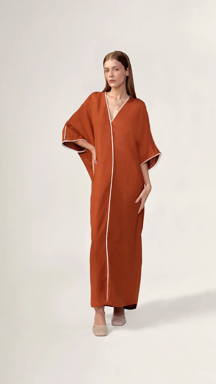 Model wearing the Bicolor Maxi Kaftan front color cognac made with 56% viscose 44% Linen, styled for resortwear look