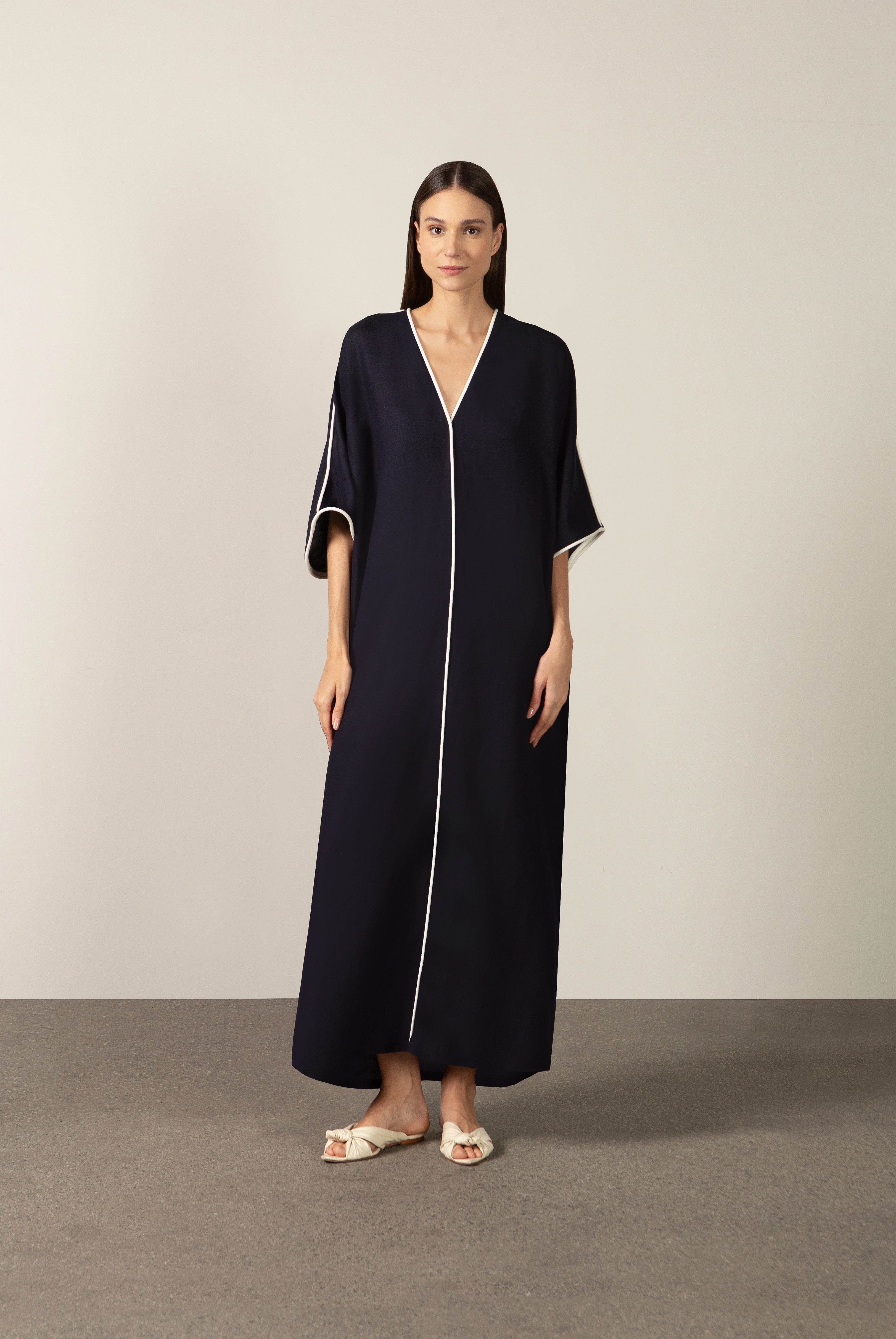 Model wearing the Bicolor Maxi Kaftan front color navy made with 56% viscose 44% Linen, styled for resortwear look
