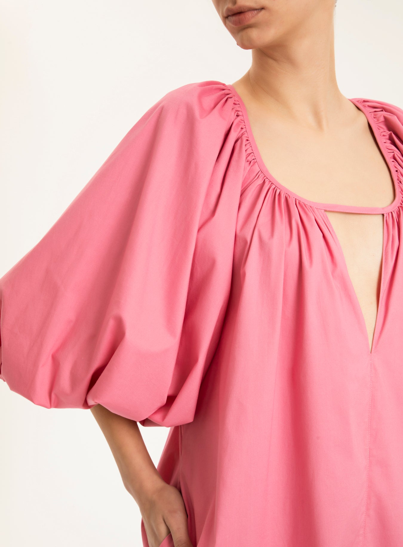 Effortless Chic Pink Puff-Sleeved Long Dress Detail
