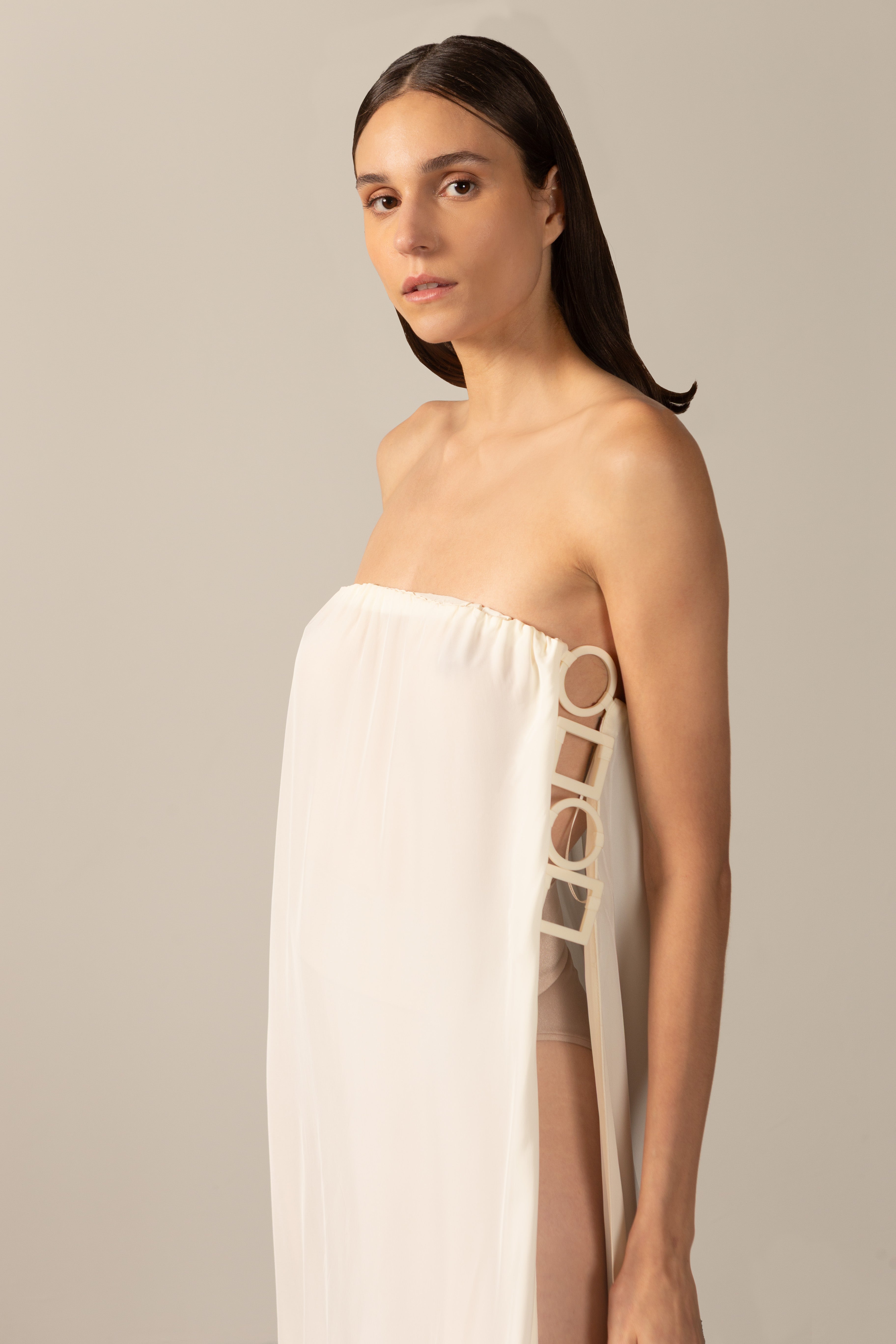 Model wearing the Geometric Strapless Long Dress color off white detail made with 100% viscose, styled for an after the beach look