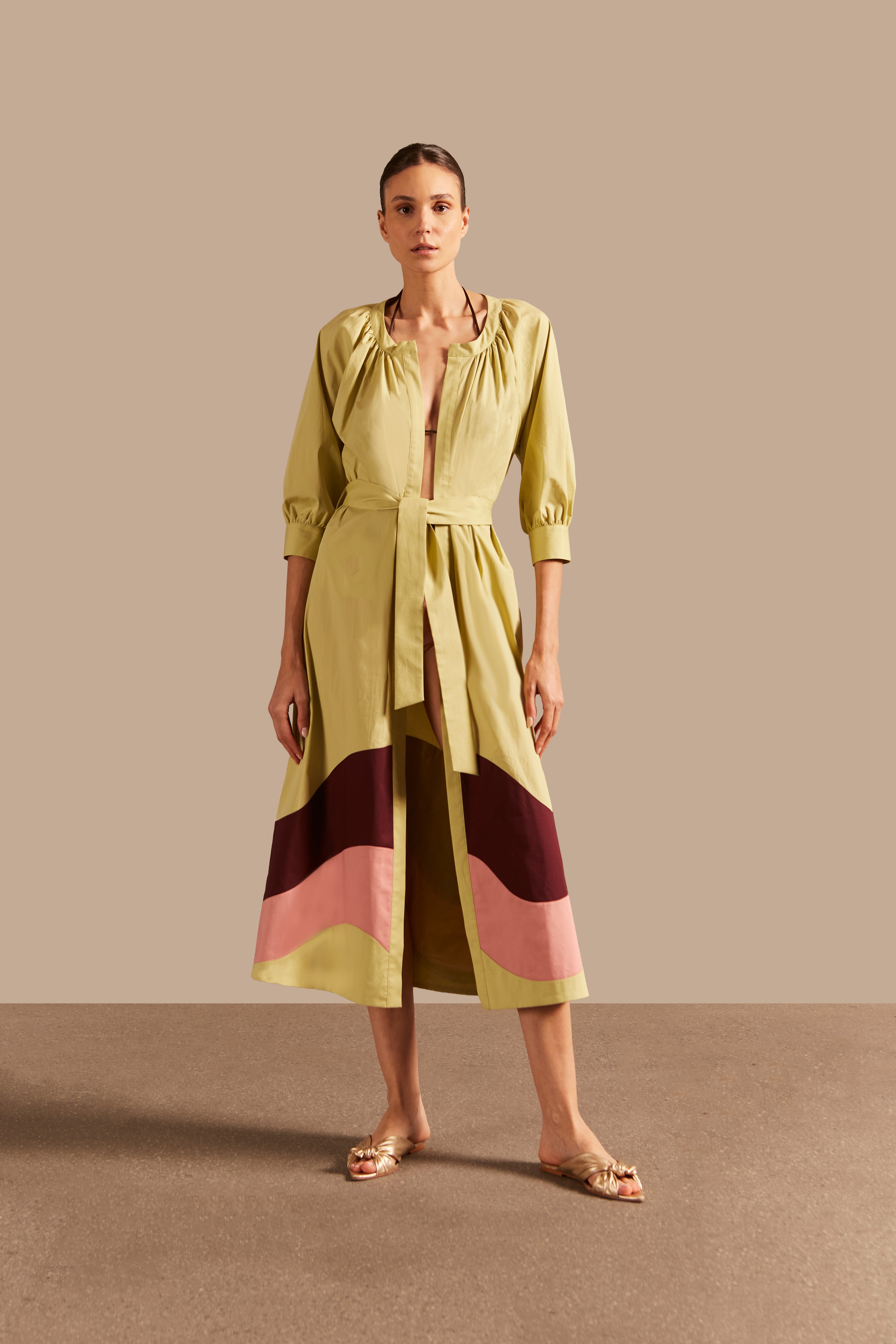 Model wearing the Giardino Midi Robe front color green, made from 98% cotton 2% elastane, styled for a resort look