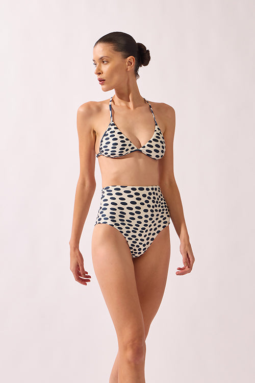 Model wearing the Pois High-Waisted Triangle Bikini front color off white, styled for a beach look