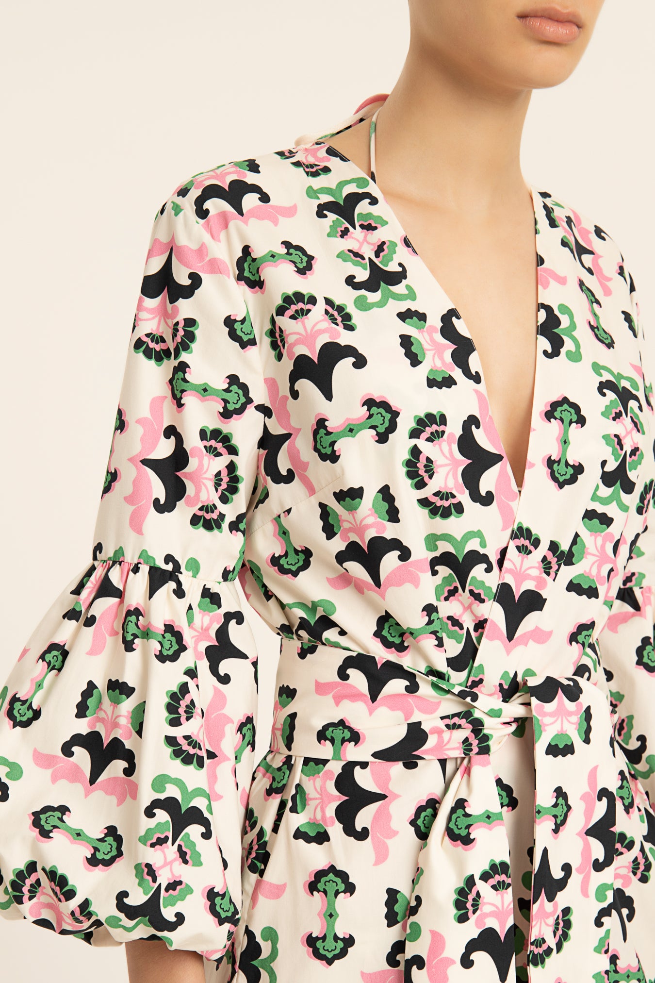 Twisted Flower Puff-Sleeved Midi Robe Detail