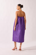 Model wearing the Voluminous Midi Dress back color purple made with 50% polyetser 40% polyamide 5% elastane, styled for a dinner look