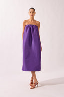 Model wearing the Voluminous Midi Dress front color purple made with 50% polyetser 40% polyamide 5% elastane, styled for a dinner look