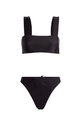 This new vintage style bikini combines retro silhouette with modern appeal