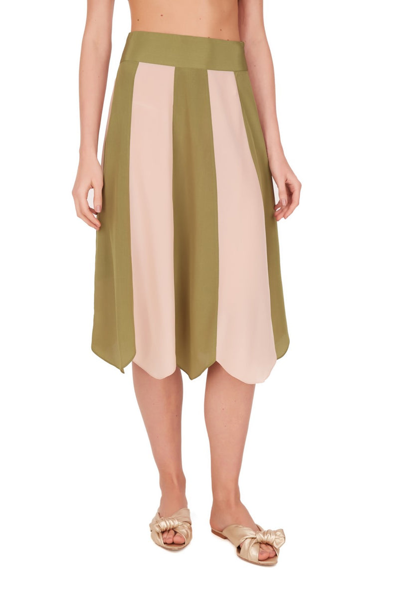 This vintage inspired rose and green skirt will bring an elegant touch to your summer wardrobe