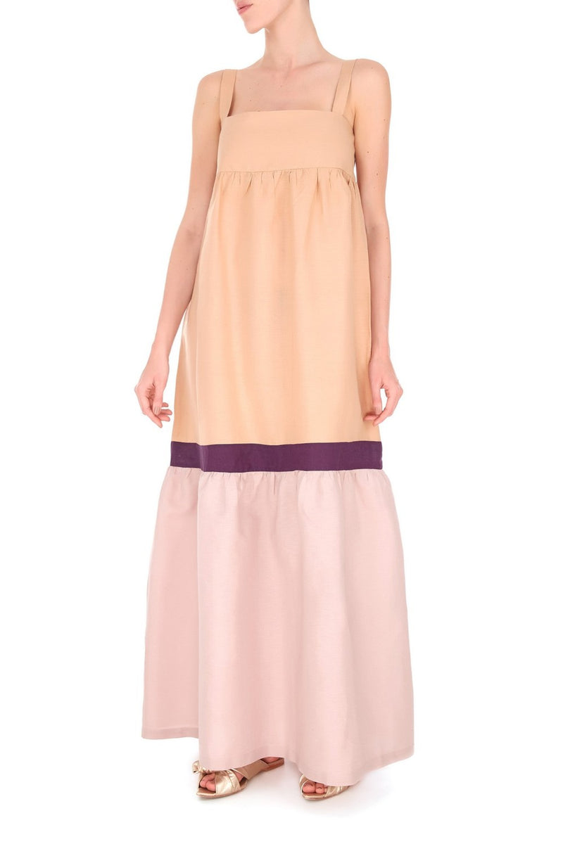 Think about easy-going pieces like this charming tricolor dress for your next vacation. It´s crafted from linen with a square neckline and wide straps