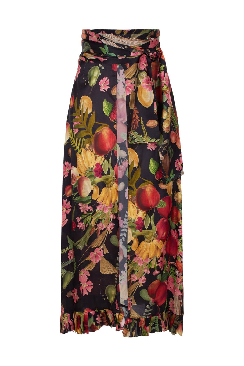 Label´s signature vintage prints are reflected in its winter 2018 collection that features this exotic fruits skirt