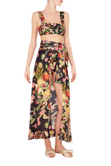 Label´s signature vintage prints are reflected in its winter 2018 collection that features this exotic fruits skirt