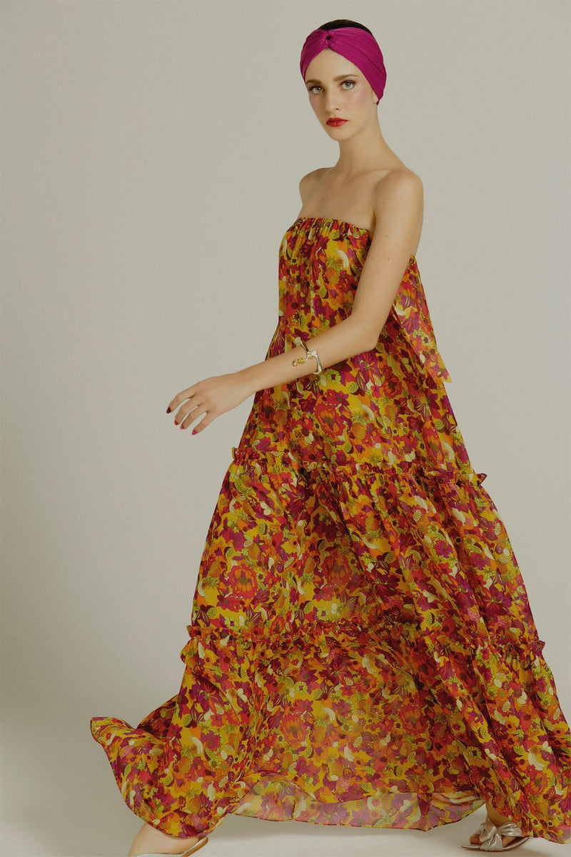 In a colorful retro print mood this maxi dress offers a refined interpretation of the designer’s country, Brazil