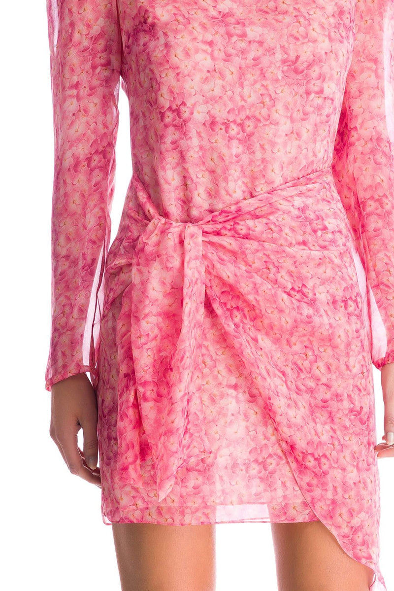 This New Vintage style dress is crafted from lightweight silk with baloon-sleeved silhouette and subtly padded shoulders