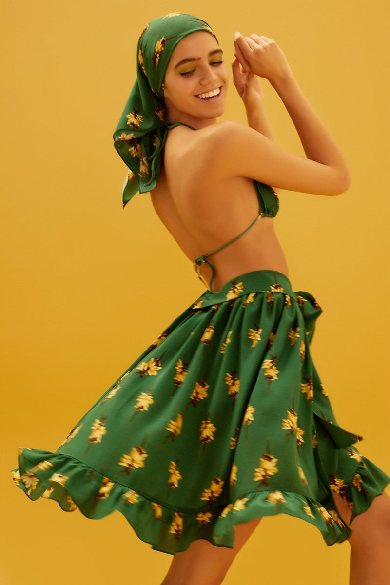 Adriana Degreas’ summer 18 collection is titled Brasiliana and is inspired by vibrant, playful and tropical mood of Josephine Baker