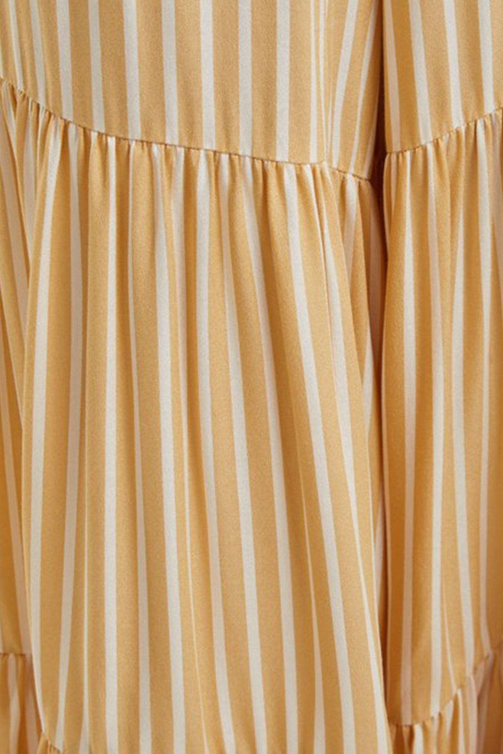 These wide-leg trousers are crafted from striped mid-weight fabric and get the Tropicalia mood of the ‘70s