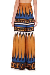 The palazzo pants are inspired in the 1970´s style and the loose silhouette is perfect for summer evenings
