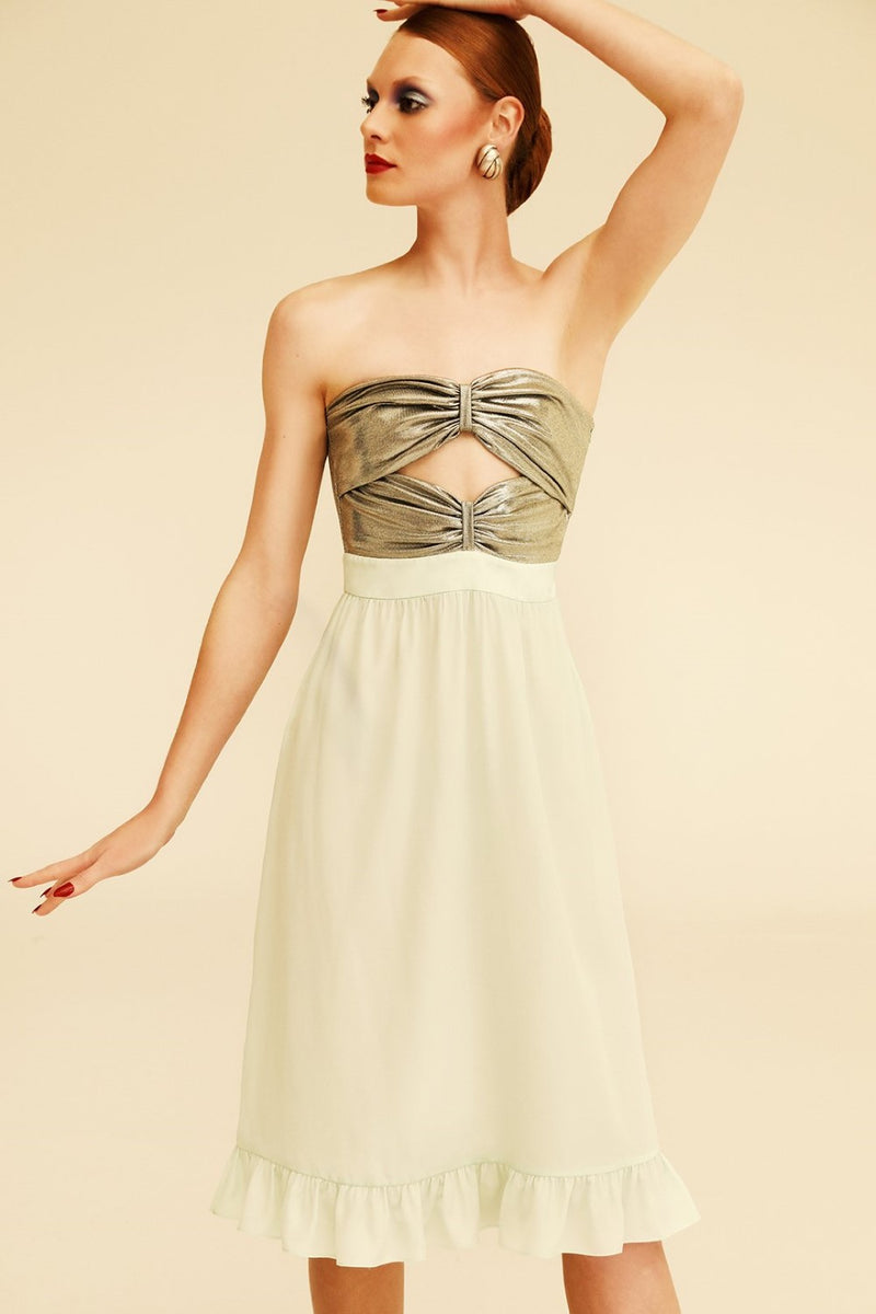 This charming and feminine strapless dress is made of silk with metallic top for a vintage allure