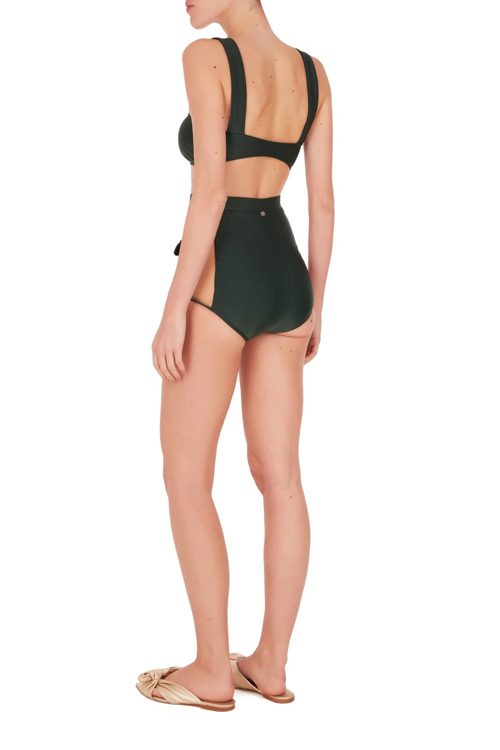 It’s the side cut-outs with tulle which gives this bikini an avantgarde appeal. Crafted from stretch fabric it has low-cut leg, wide straps and deColorative buttons