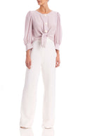 This shirt is shaped for a relaxed fit with round collar and self-tie front knot- it´s inspired by the glamour of Italian Riviera