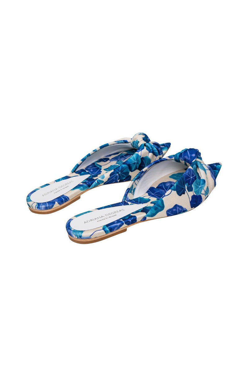 Chic with a vintage twist, this patterned flat is comfortable and ensures a touch of style to the look