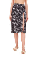 The classic wraparound skirt is made of stretch fabric and is a key piece for your summer wardrobe